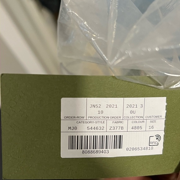 *When making an offer* Please be clear on with or without hanger! Thanks - Picture 4 of 6